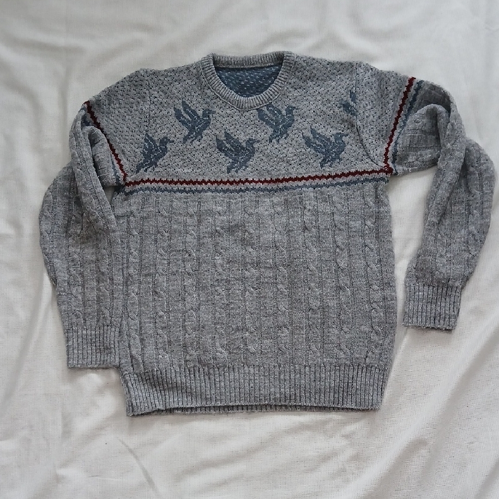 Vintage Gray Crewneck Sweater with Navy Bird Motif and Maroon Trim